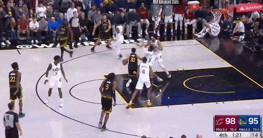 半岛·综合体育官网入口-库里再度拯救勇士！个人表现比全票MVP赛季更炸裂