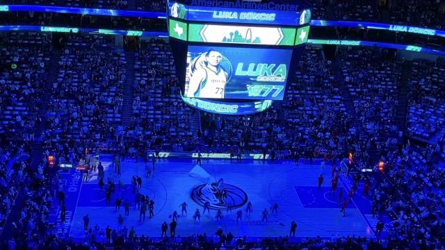 半岛体育-【现场】东契奇大三双阻击公牛 全明星首发朝他招手