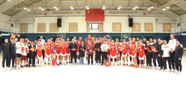 半岛·体育中国官方网-中国男篮14人出征日本！赵继伟回归，徐杰小曾落选